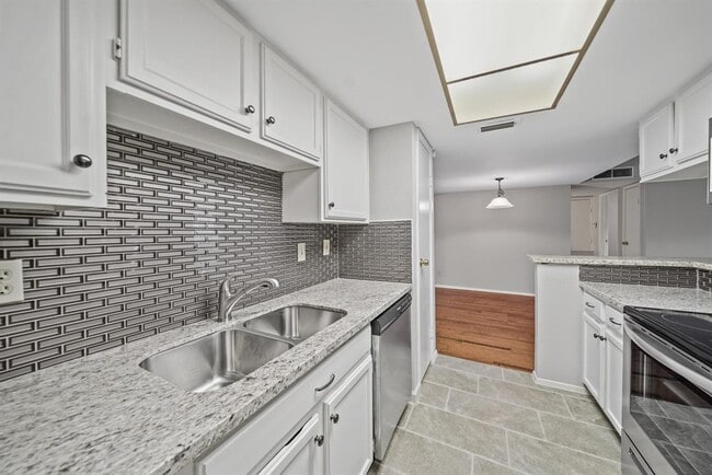 Building Photo - 14911 Wunderlich Dr