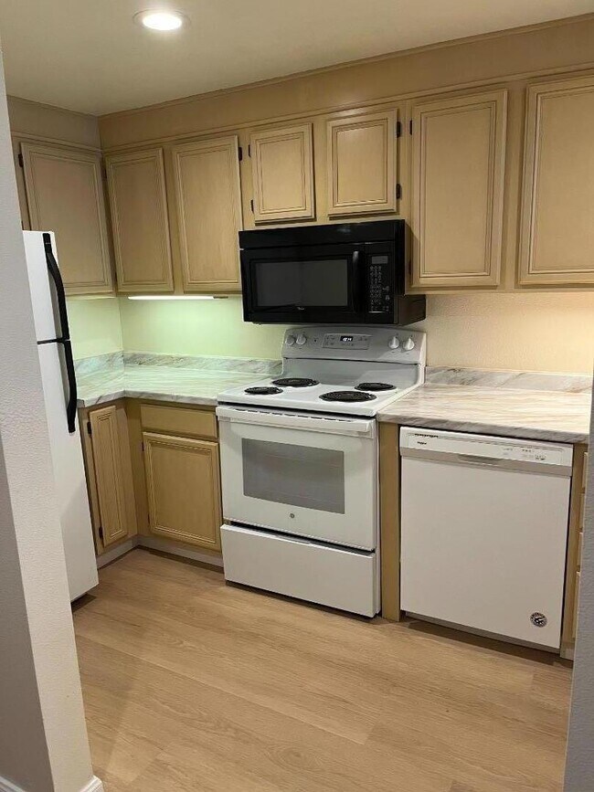 Foto del edificio - 550 Ortega Ave