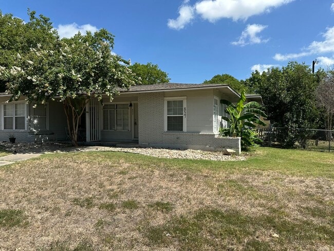 Building Photo - 2-BEDROOM DUPLEX IN WILSHIRE TERRACE