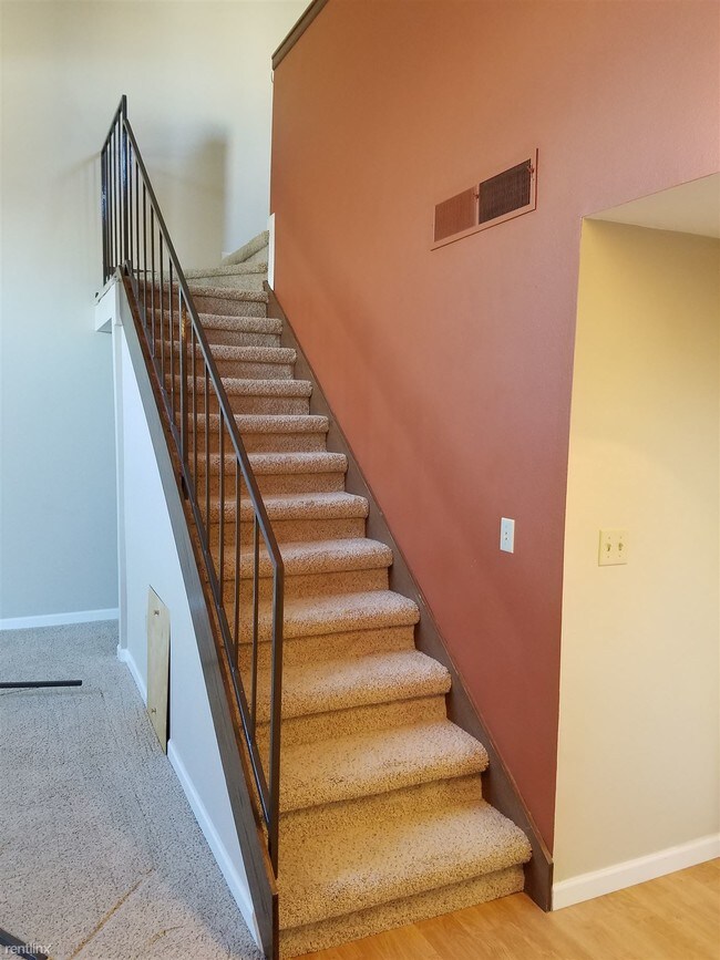 Building Photo - 523 D'onofrio Dr
