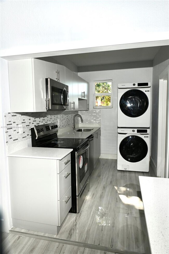 Building Photo - 747 NW 5th Ct