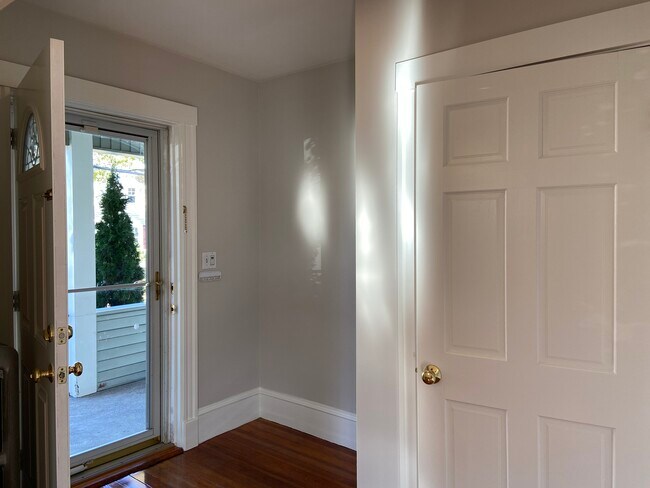 Entrance hall - 25 Loring St
