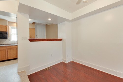 Building Photo - 1429 Duncan St NE