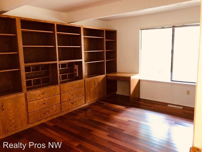 Foto del edificio - 4 br, 1 bath House - 4641 121st Ave SE