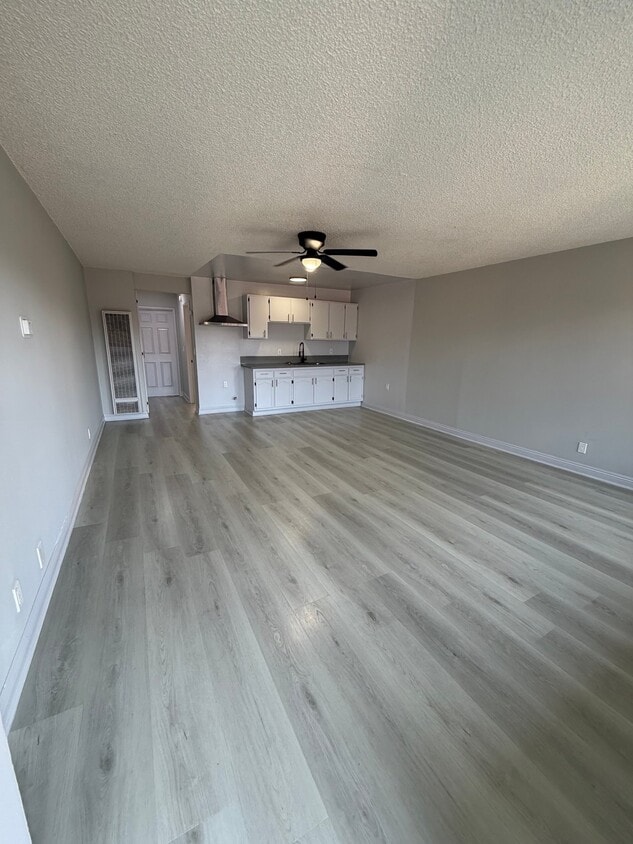 Photo - 4265 S Hoover St (Los Angeles, CA)