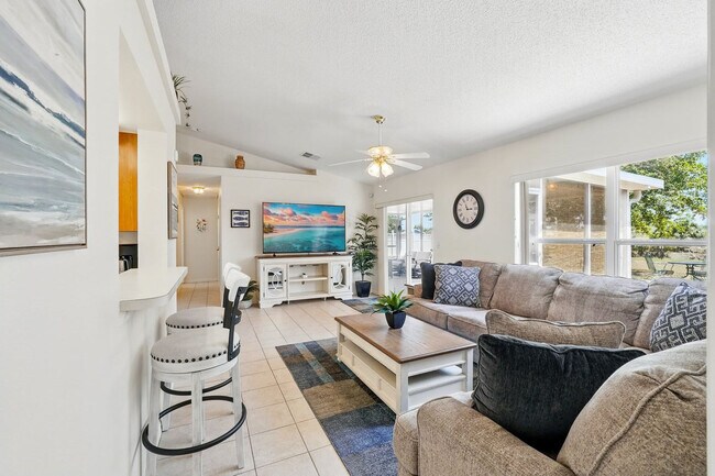Building Photo - 15013 Margaux Dr