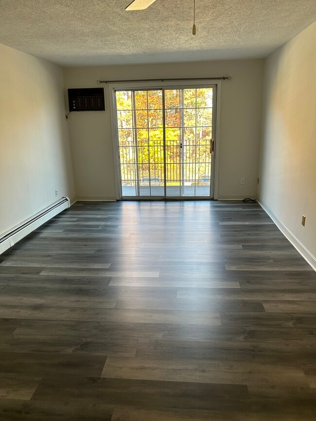 Building Photo - 379 Huse Rd