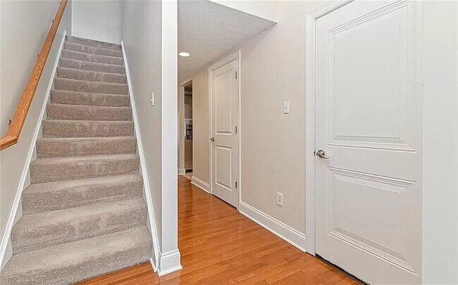 Building Photo - 142 Aberdeen Ct