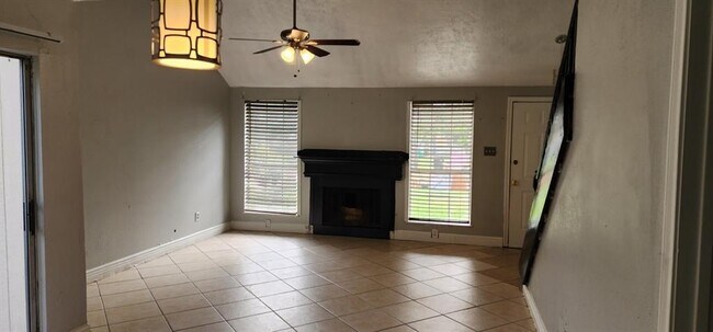 Building Photo - 7303 Prairie Village Dr