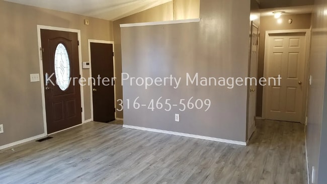 Building Photo - Spacious 4 Bedroom 2 Bathroom House
