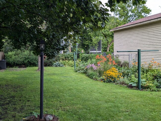 Building Photo - 1616 3rd St NE