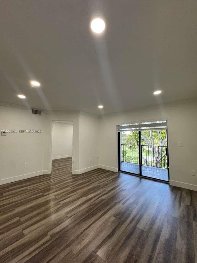 Foto del edificio - 300 Palm Cir W