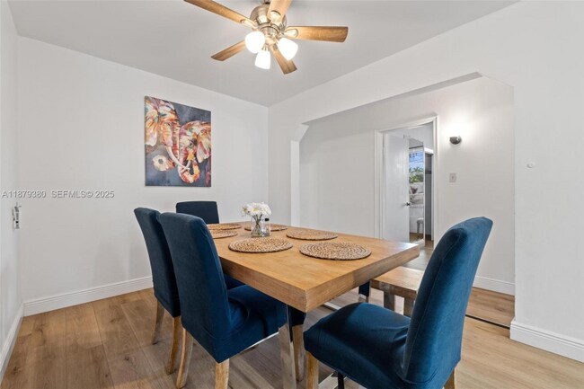 Foto del edificio - 2453 SW 17th St