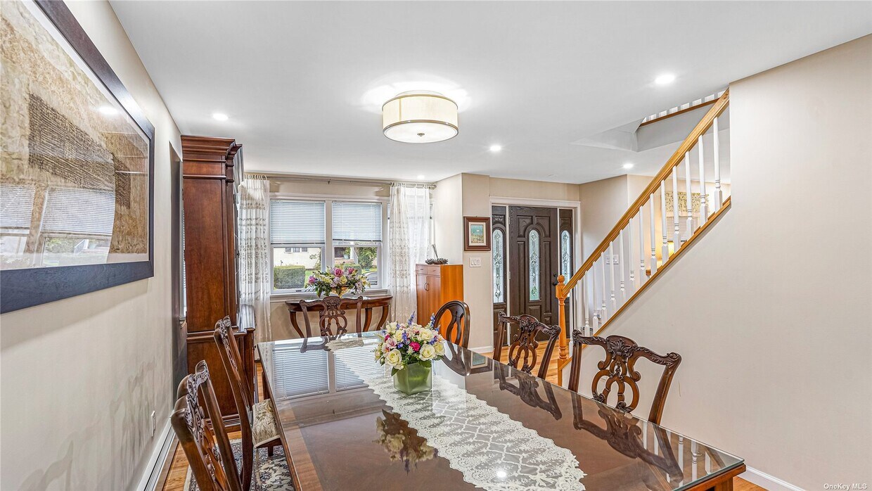 32 Lambert St Unit 1, Roslyn Heights, NY 11577 Apartments in Roslyn