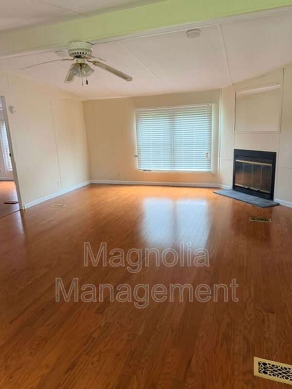 Foto del edificio - 209 Gillburg Estates Ct