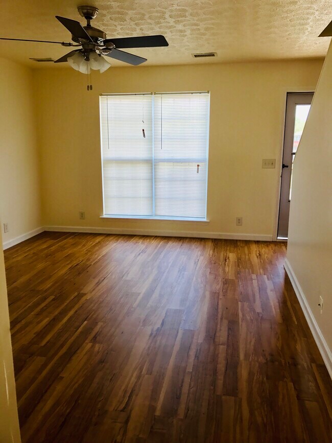 Foto del edificio - 805 Mark St