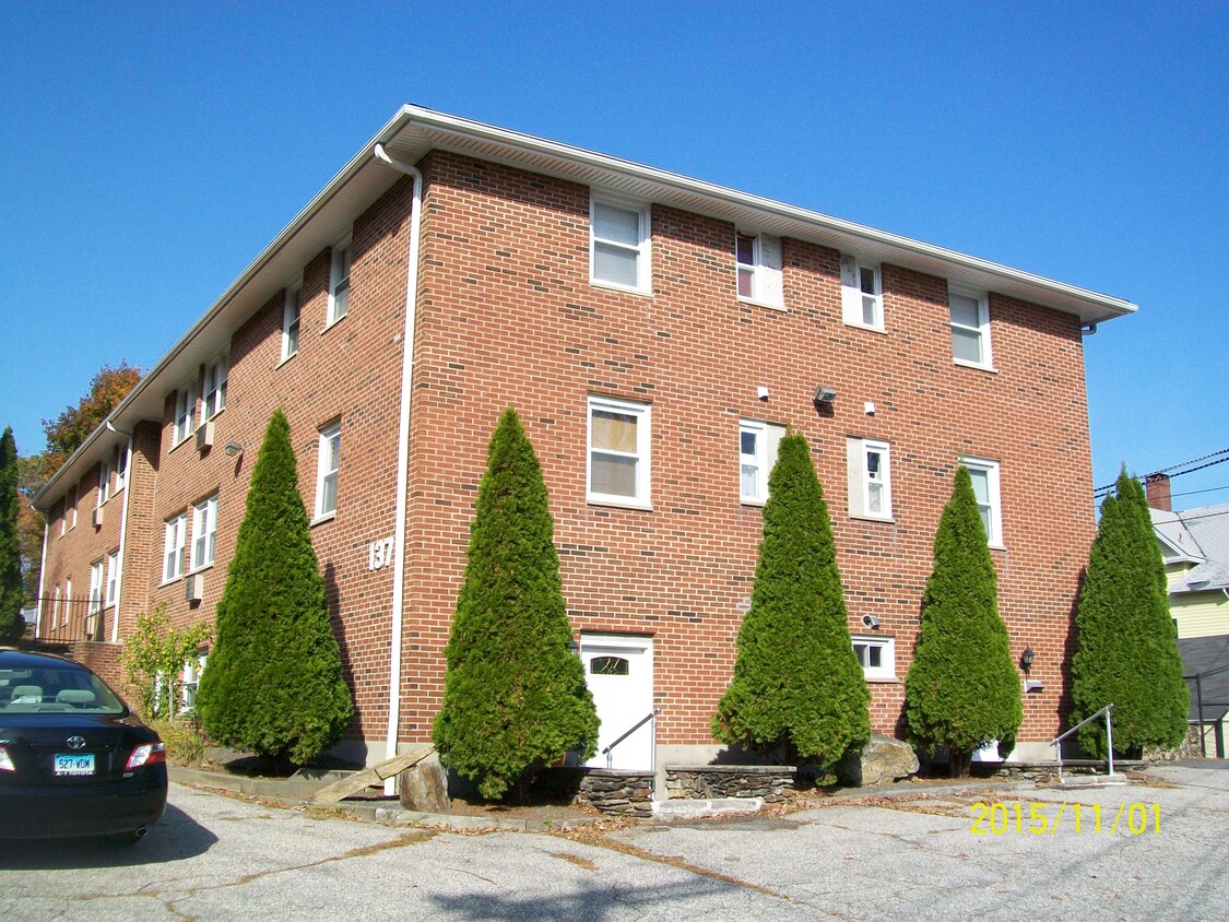 Primary Photo - 137 Howe Ave