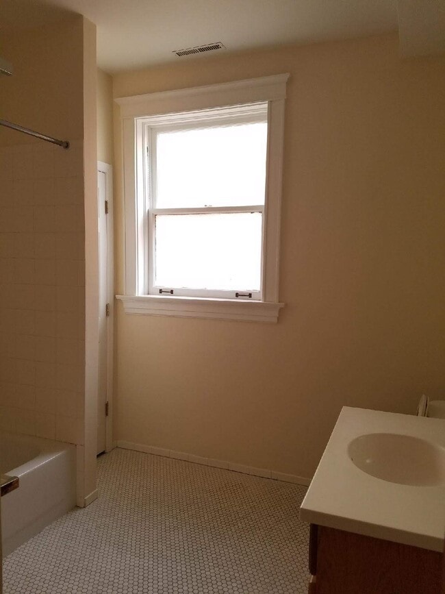 Foto del edificio - 5798 Pershing Ave