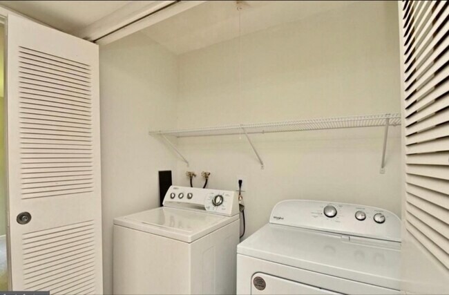 Foto del edificio - 4404 Island Pl