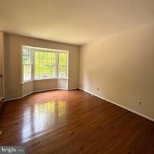 Building Photo - 8442 Springfield Oaks Dr