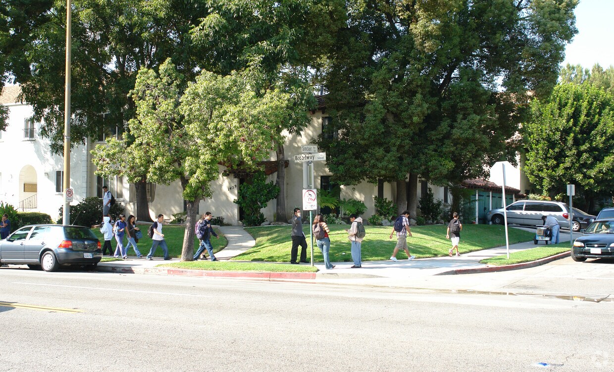 Primary Photo - 1459 E Broadway