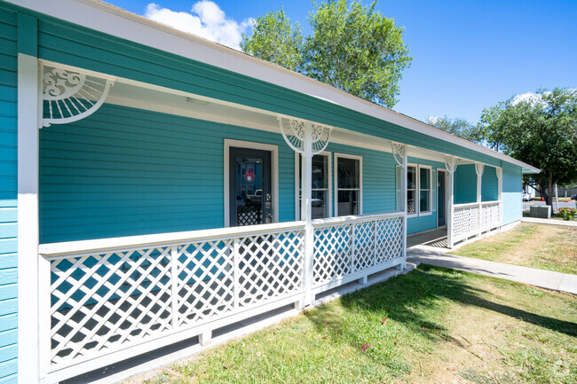 Building Entrance - Oak Terrace Apartments