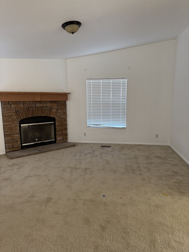 Building Photo - 8237 Jacaranda Ave