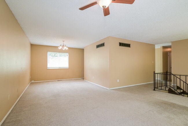 Foto del edificio - 6950 Jamestown Way Dr