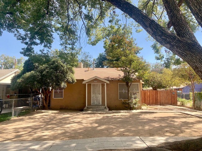 Foto del edificio - 2 br, 1 bath House - 2319 S Holly Ave