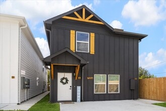 Building Photo - 7504 Laura Koppe Rd