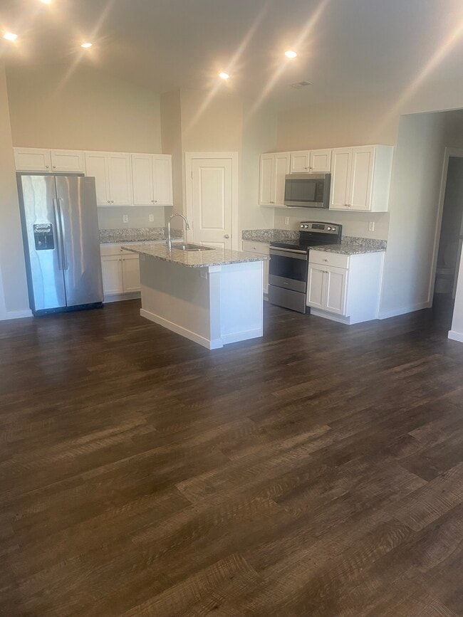 Building Photo - 1529 E Olive Ct