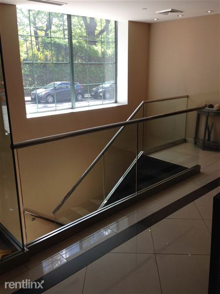 Foto del edificio - 8046 Kew Gardens Rd
