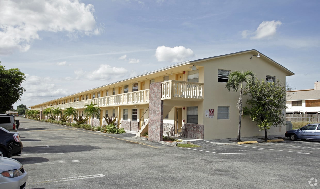 Building Photo - Aquarius North
