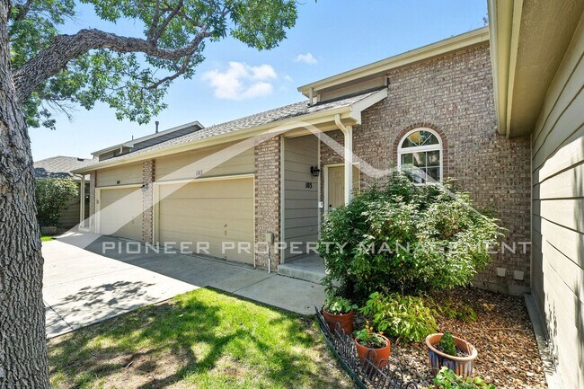 Foto del edificio - Spacious Townhouse with Central AC and 2-C...