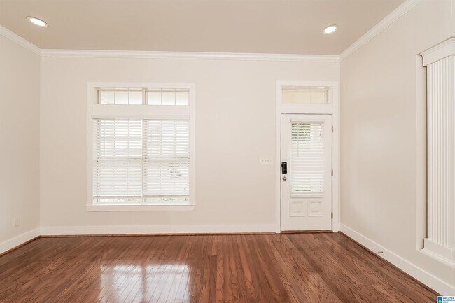 Building Photo - 6229 S Clubview Cir