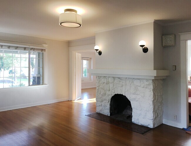 Building Photo - 641 E Harvard St