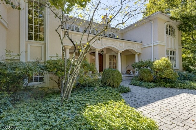 Building Photo - 21 Stoningham Dr