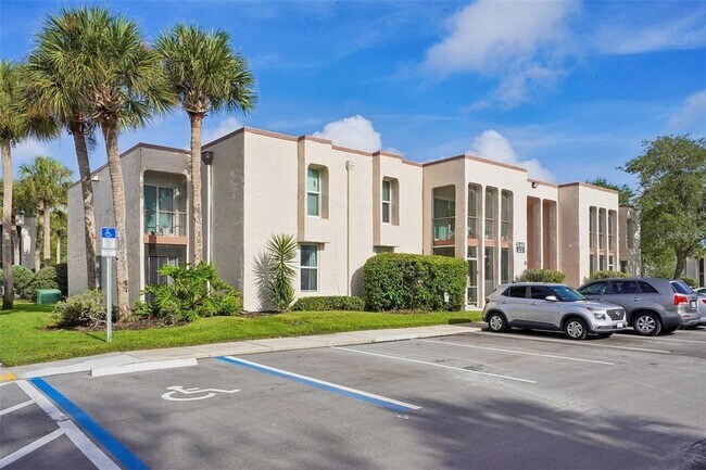 Building Photo - 546 Orange Dr