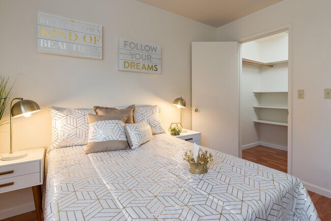 Foto del edificio - 4061 Park Center Ln