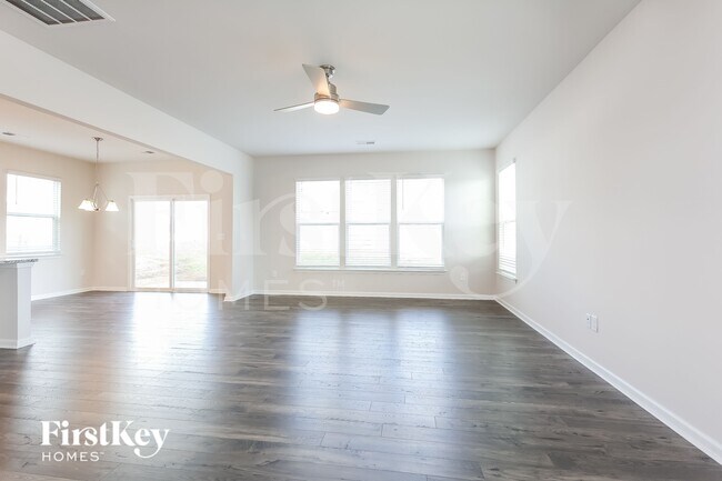 Building Photo - 1100 Mission Hill Ln