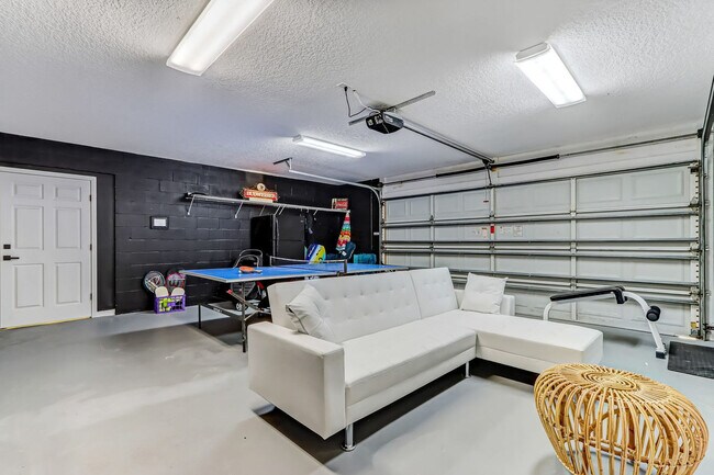 Foto del edificio - 156 Meadow Ave
