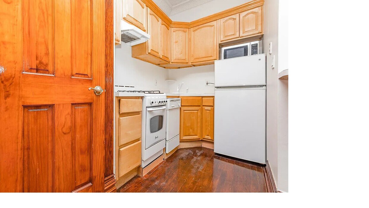 Primary Photo - 1079 Broadway