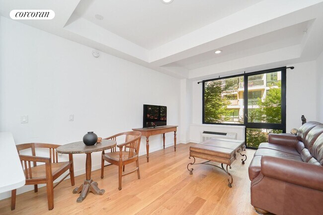 Foto del edificio - 51 E 131st St