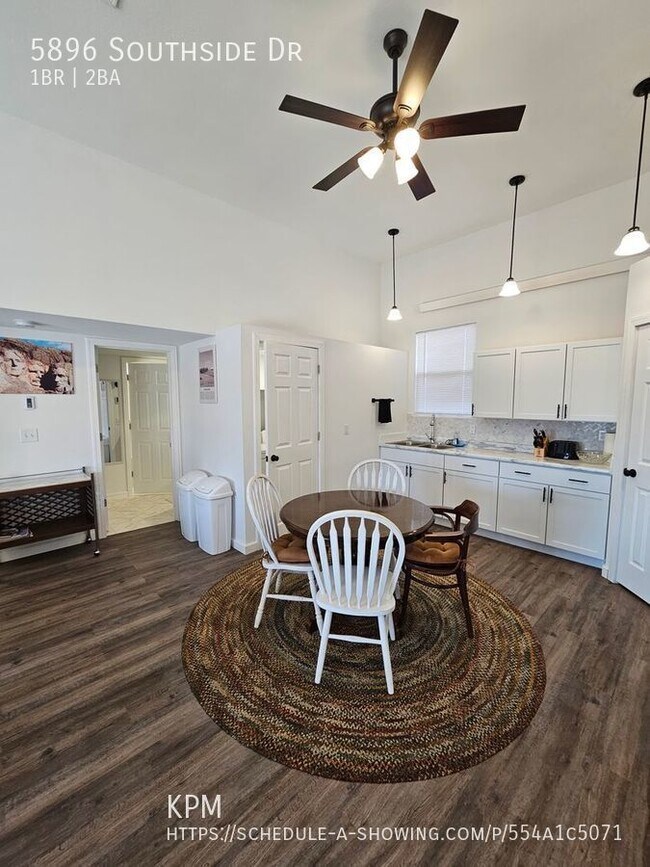 Building Photo - 1 BED | PLUS LOFT AREA | 1.5 BATH | FURNIS...
