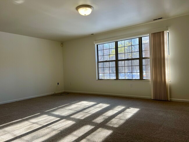 Building Photo - Isle Royal Apartments