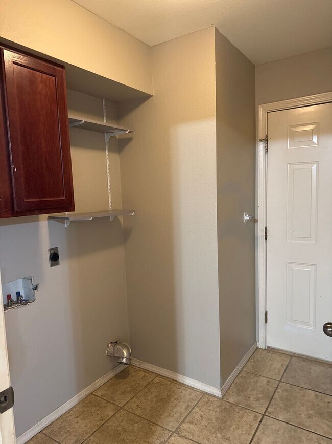 Building Photo - 1008/1010 TRENTON DR