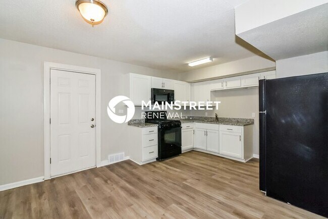Foto del edificio - 4 Bedroom Pet-Friendly Home in Kansas City...