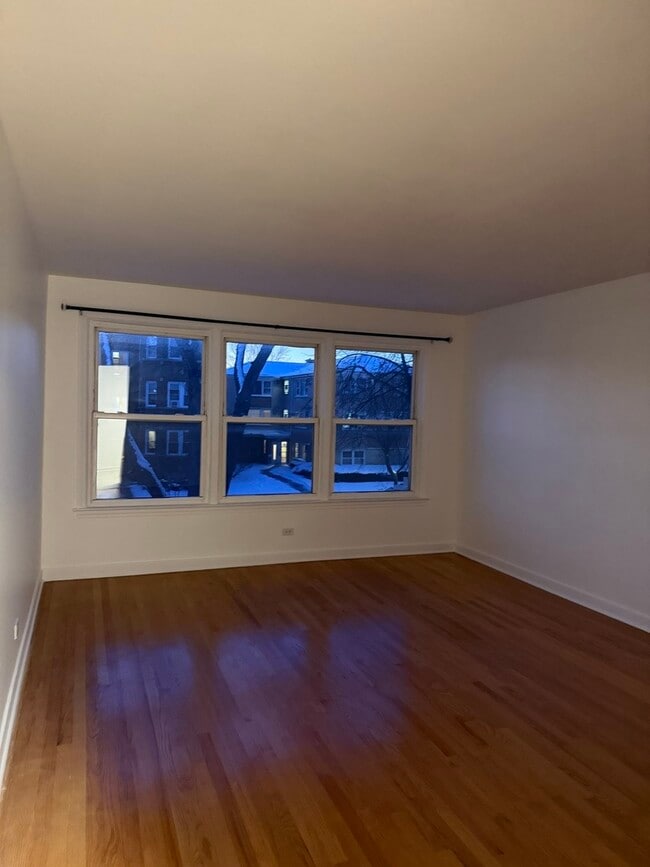 Foto del edificio - 8115 Kilpatrick Ave