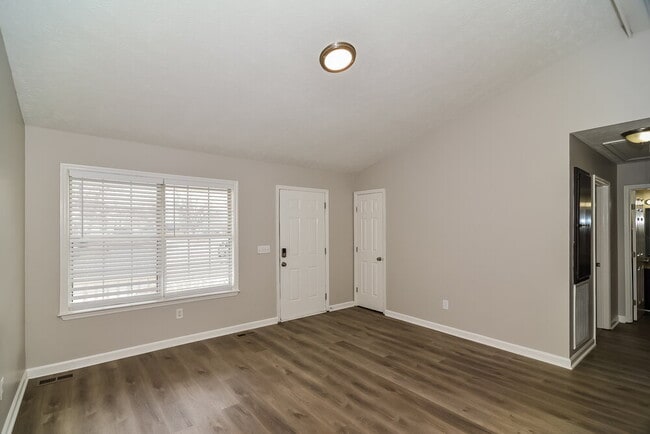 Building Photo - 425 Jonesboro Ct