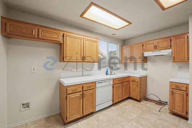 Building Photo - Unit